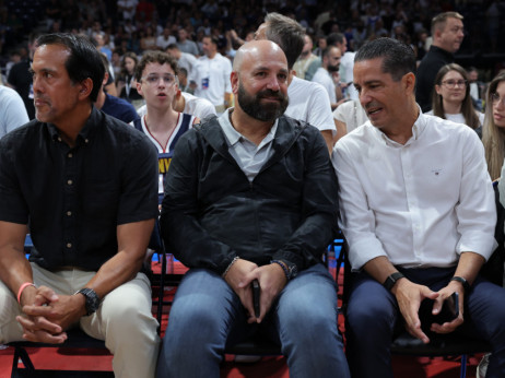 NBA treneri, evropska legenda, hrvatski velikan... : Meč Srbije i Slovenije prati trenerska elita
