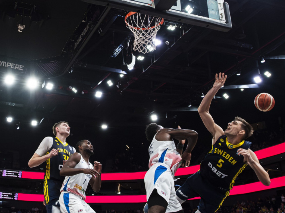 Košarkaši Švedske i Velike Britanije, na Eurobasketu 2025