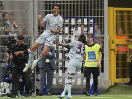 Udineze šokirao Inter na "Meaci", Lacio deklasirao Veronu