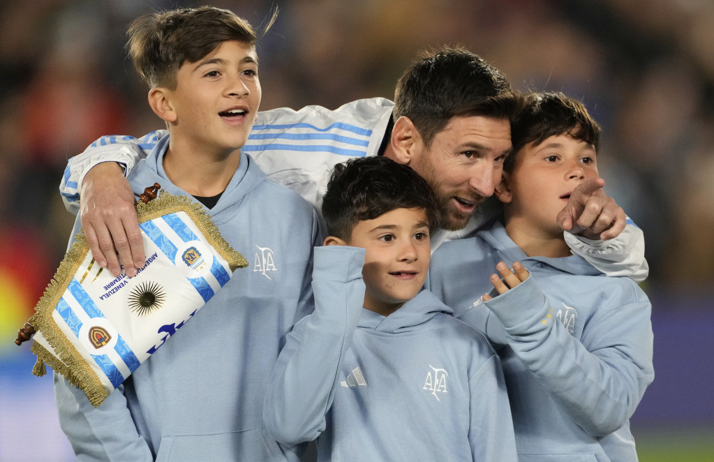 Lionel Mesi je sa decom otpevao himnu Argentine