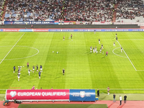 Pune se tribine na Marakani: Zvižduci za fudbalere Engleske