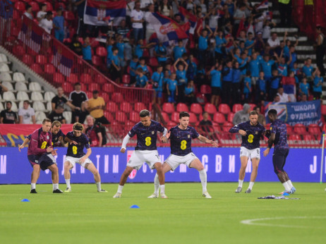 Pune se tribine na Marakani: Zvižduci za fudbalere Engleske