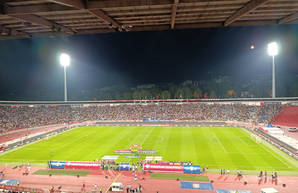 Pune tribine na stadionu "Rako Mitić"