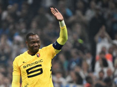 Kraj jedne bogate karijere: Golman Mandanda otišao u penziju