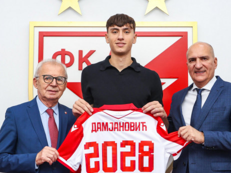 Zvezda misli na budućnost: Talentovani fudbaler Damjanović potpisao ugovor do 2028. godine