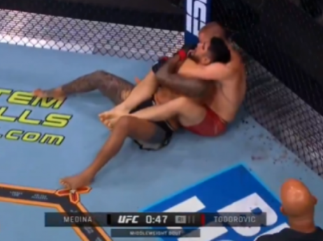 (VIDEO) Evo kako je Duško "zadavio" Medinu na UFC priredbi u San Antoniju!