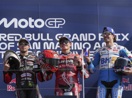 (VIDEO) Moto GP: Mark Markez slavio u San Marinu ispred Becekija