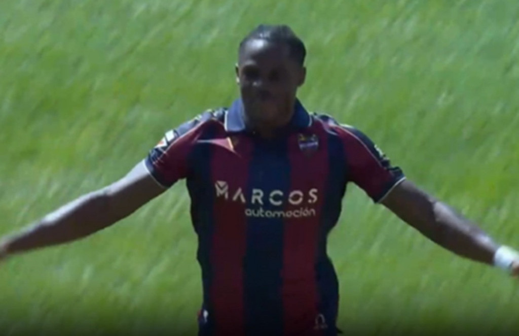 Eta Ejong slavi gol