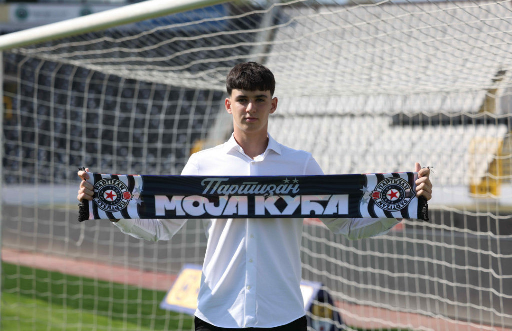 Veljko Popović u Humsku stiže iz Čukaričkog