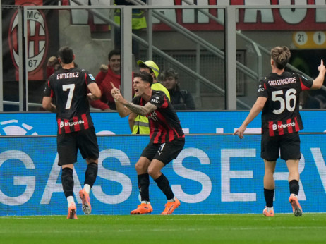 (VIDEO) Milan preoteo Napoliju prvo mesto na tabeli Serije A: "Rosoneri" sa igračem manje odoleli pritisku na "San Siru"