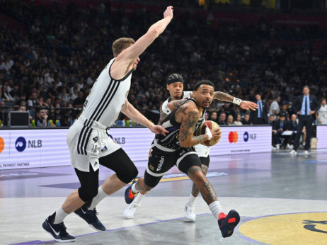 (UŽIVO) Dubai - Partizan: Kabengele prekida seriju "valjka", Partizan ponovo juri rezultat