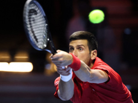 Novak Đoković ne može nikako sa Sinerom: Italijan bolji i u revijalnom meču, baš bolji