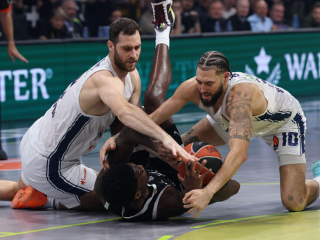 Loše vesti za Kokoškova i Efes: Papajanis teško povređen, sezona završena za centra Efesa