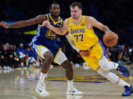 Luka Dončić zasipao koš Golden Stejta, ali nije sprečio poraz LA Lejkersa: Gosti iskoristili bolovanje Lebrona