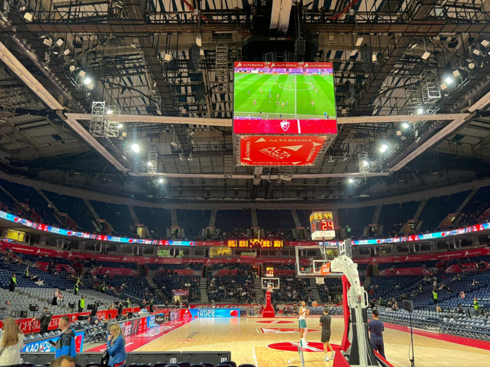 Stanje u Beogradskoj areni pred početak utakmice FK Crvena zvezda