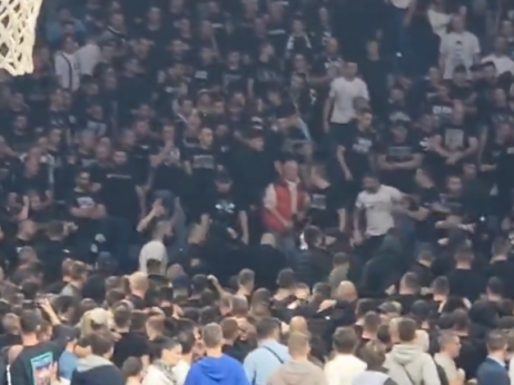 (VIDEO) Partizanovci se tuku između sebe: "Šorka" na meču protiv Pariza u Areni