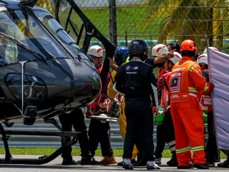 Stranšna nesreća u Sepangu: Šampion Moto3 povređen, Detvileru se bore za život, zadobio povrede pluća, slezine ...