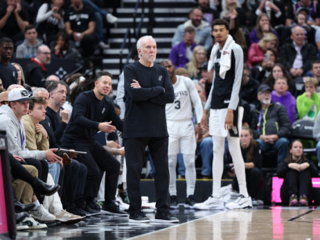 San Antonio podigao baner u čast Grega Popoviča: Mirno, u tišini, kao što je legendarni trener hteo!