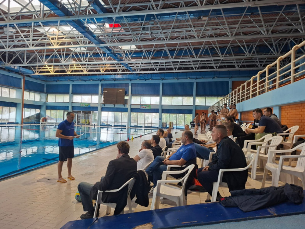Živko Gocić sa trenerima na seminaru u Nišu