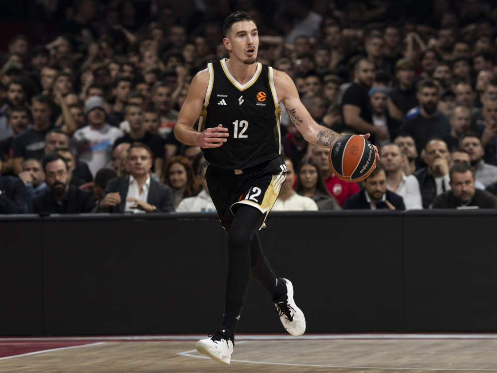 Nando de Kolo na meču sa Crvenom zvezdom