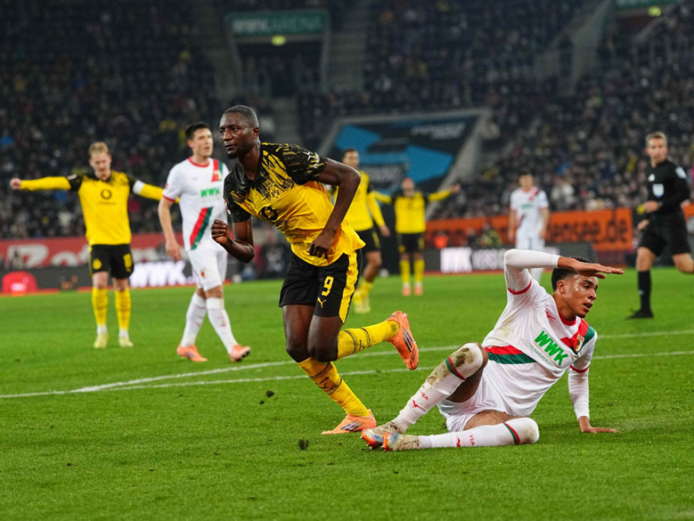 Fudbaleri Borusije Dortmund i Augsburga, na bundesligaškom meču