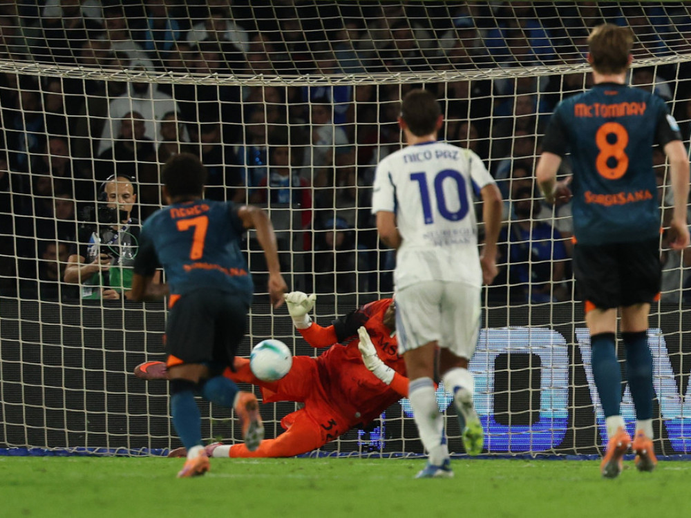 Vanja Milinković Savić, golman Napolija, odbranio penal protiv Koma