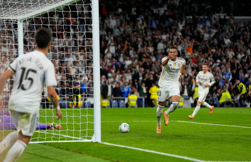 Kilijan Mbape slavi drugi gol na meču