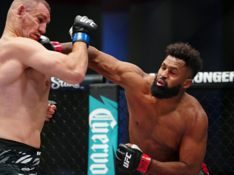 (VIDEO) Hrvat slavio pobedu, pa popio težak TKO: UFC u neverici - neverovatan poraz Delije