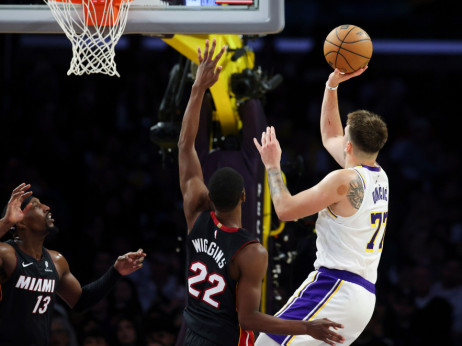 Jović nije sprečio Dončića da uđe u istoriju: Lejkersi srušili Majami uz tripl-dabl Slovenca