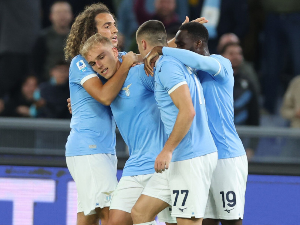 Fudbaleri Lacija, slave pobedu nad Kaljarijem