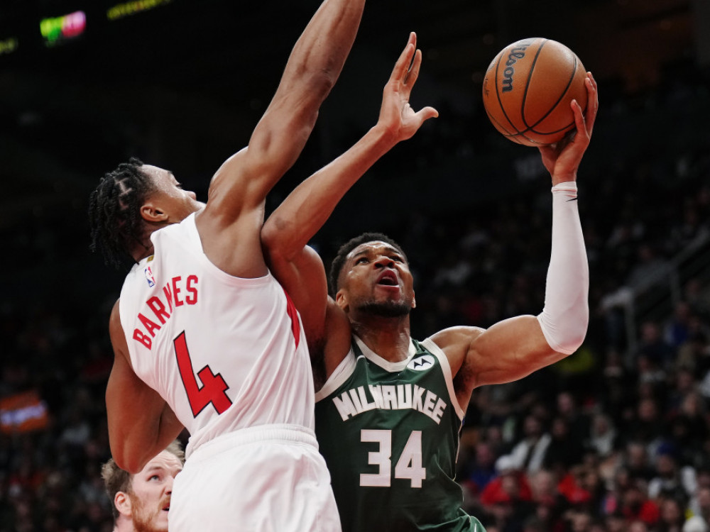 Janis Adetokumbo,  košarkaš MIlvokija, nevidjiv protiv Toronta