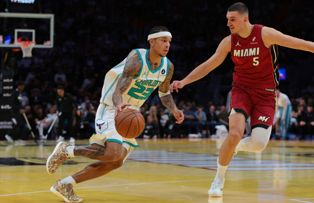 Nikola Jović na utakmici sa Šarlotom