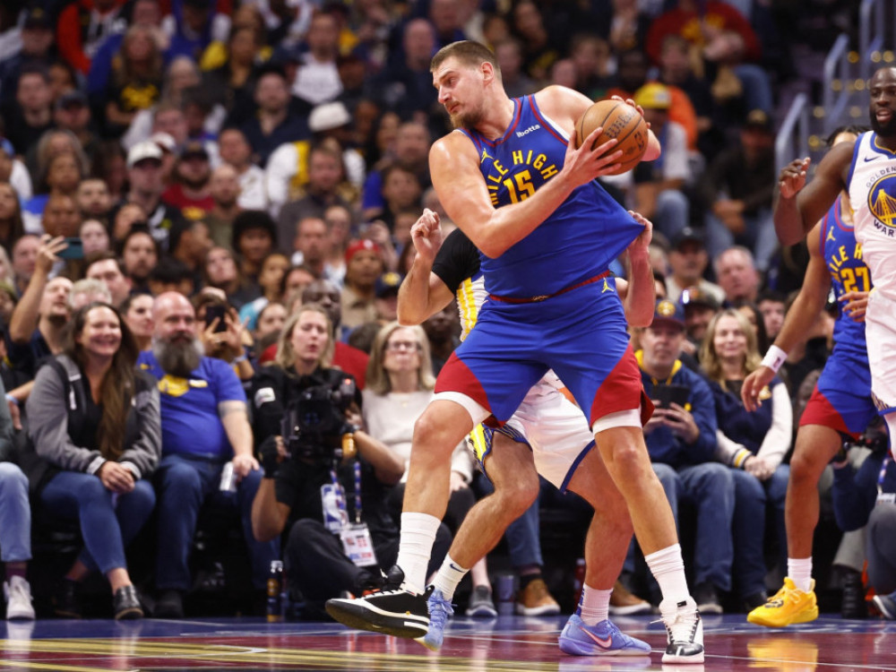 Nikola Jokić na meču sa Golden Stejtom