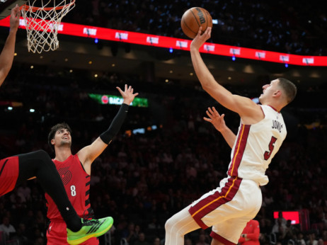 (VIDEO) Zvezdano veče rezerviste Nikole Jovića: Mladi košarkaš vodio Majami do pobede nad Portlandom