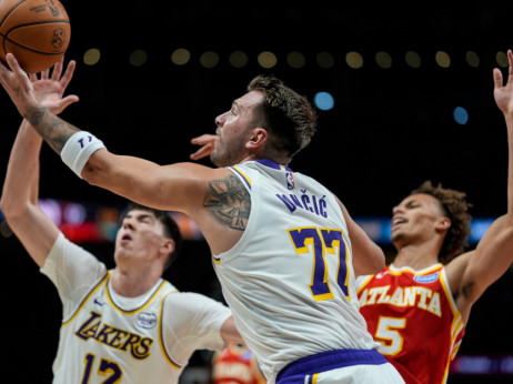 (VIDEO) Rekorder Dončić i LA Lejkersi podbacili protiv Atlante: Rajaković i Toronto završili u "kandžama" Filadelfije