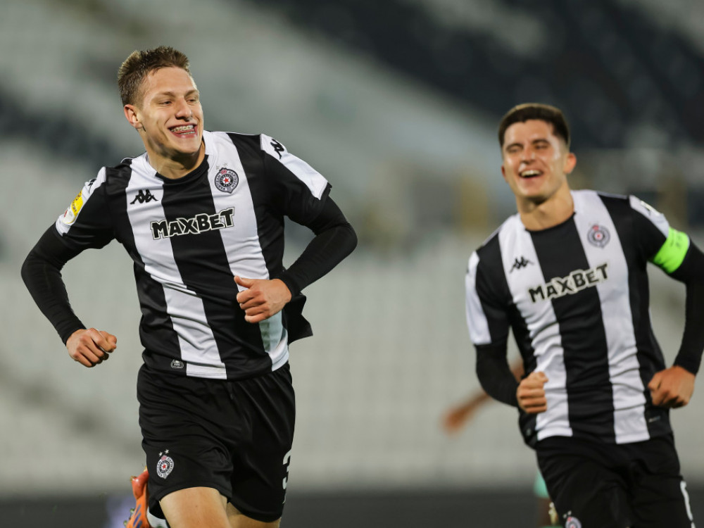 Fudbaleri Partizana i Novog Pazara u duelu