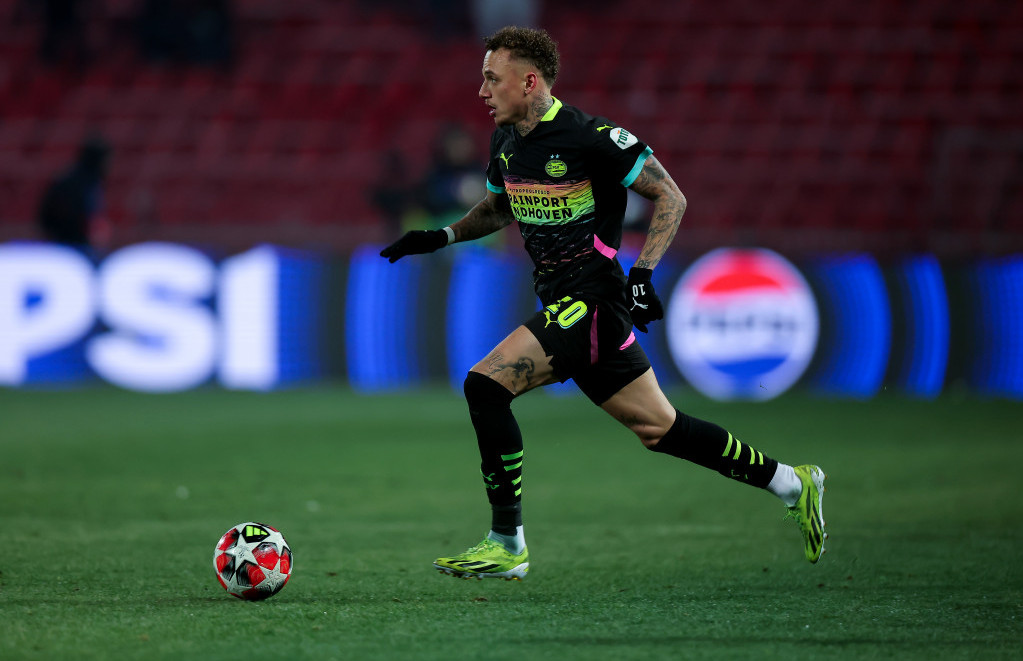 Gus Til. napadač PSV-a