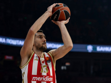 (UŽIVO) Crvena zvezda - Monako (65:64): Dobrić drži crveno-bele u meču!