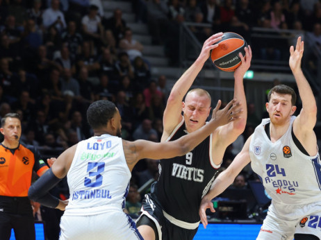 Kokoškov napokon pobedio: Efes posle drame slavio protiv Bajerna