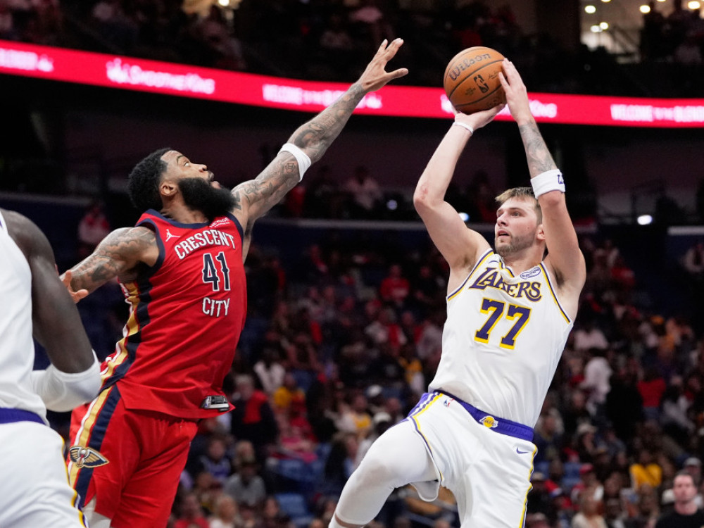 Luka Dončić blista u žuto-ljubičastom dresu