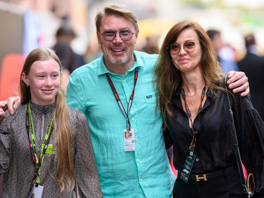 Mika Hakinen u društvu ćerke Ele i supruge