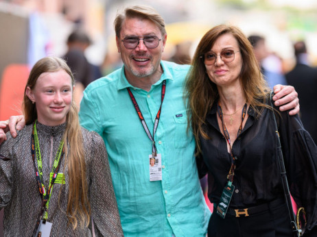 Ćerka Mike Hakinena krenula očevim stopama: Ne pada iver daleko od klade