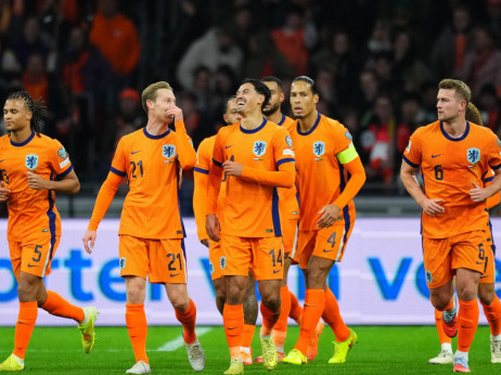 Holandija sa pola gasa do Mundijala, Poljaci u baražu