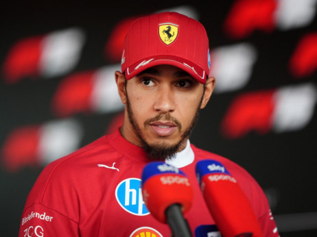 Ipak nije sve "med i mleko" van Mercedesa: Luis Hamilton najavio odlazak iz Ferarija?