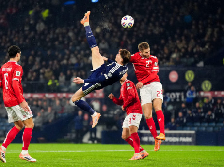 (VIDEO) Glazgov gori, spektakluran gol makazicama Skota Maktominija