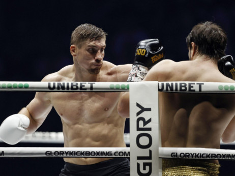 “Kralj kik-boksa” spustio krunu: Riko Verhoven napustio GLORY organizaciju!