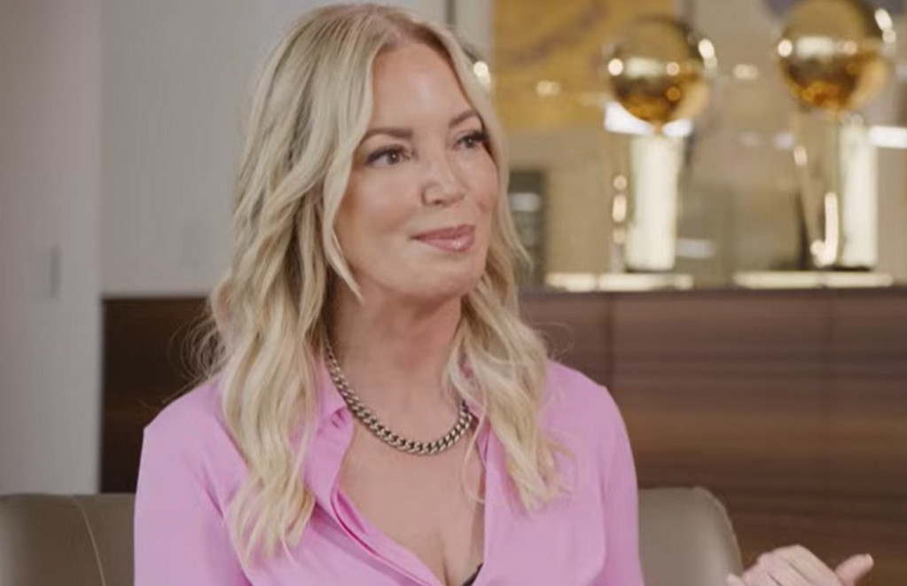 Dženi Bas ostala da predvodi Lejkerse