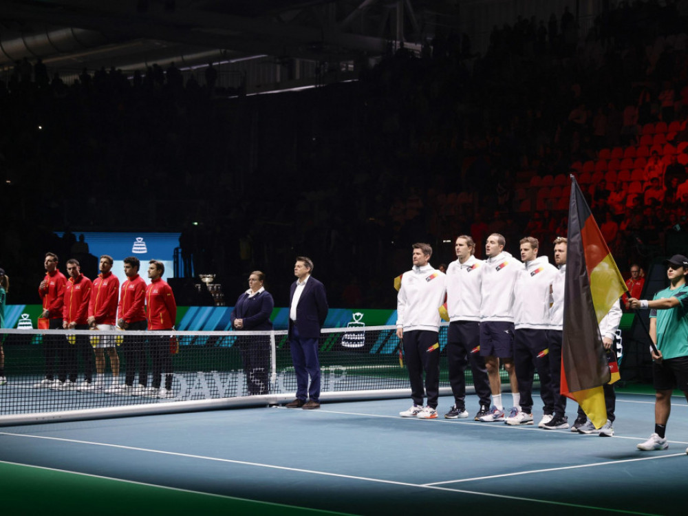 Dejvis kup reprezentacije Nemačke i Španije, pred svoje polufinale u Bolonji