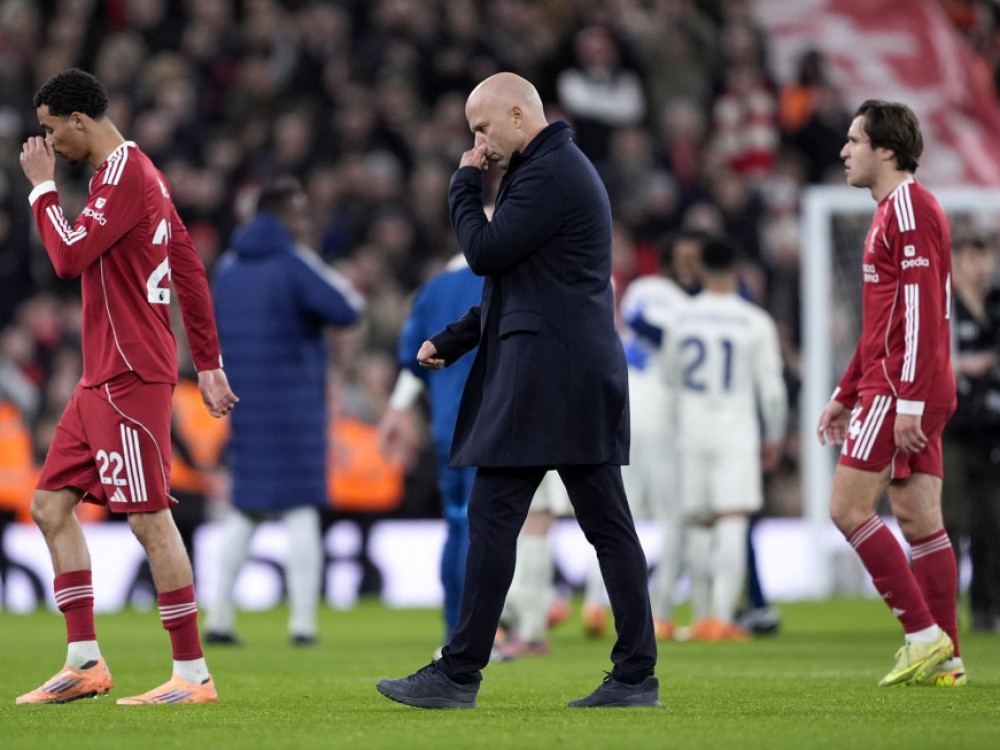 Arne Slot, trener Liverpula, razočaran porazom od Njukasla