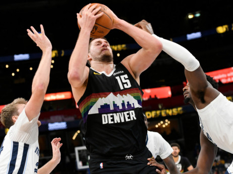 (VIDEO) Hladnokrvni Somborac pogađa i sa pola terena: Kao da je lopta praćka